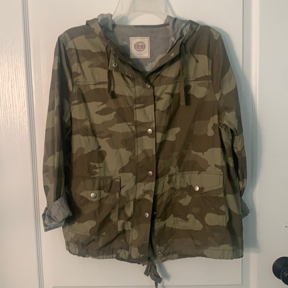 SO brand Large camouflage light weight jacket